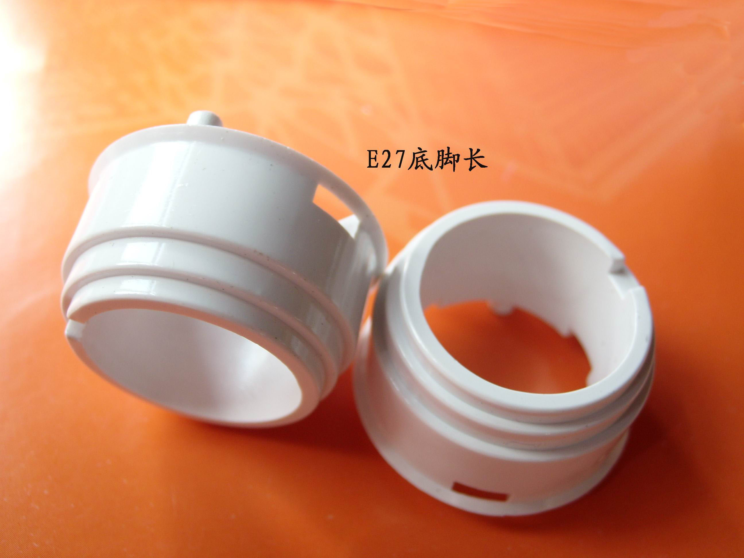 旭錦供應塑膠支架，燈頭